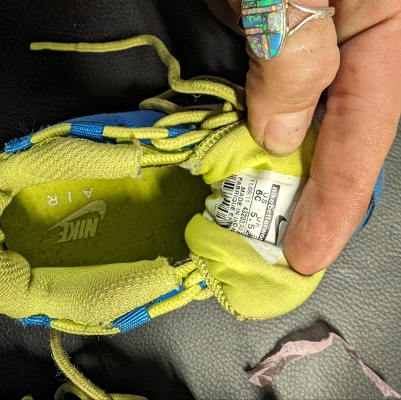 Nike - Picture 3 of 4